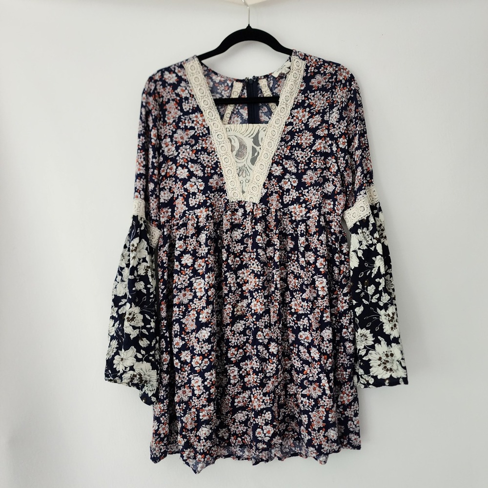 Umgee blue floral lace trim bell sleeve tunic top womens size M